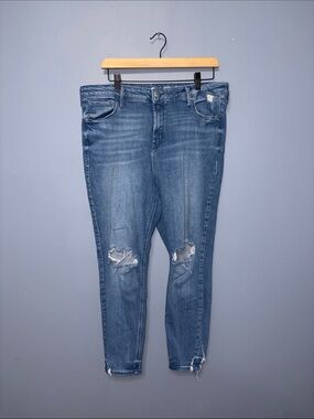 Old Navy • Distressed Jeans